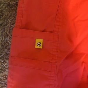 Size medium wonder wink salmon pink scrubs